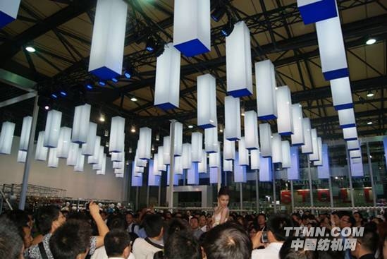 G:\2011上海紡機(jī)展圖片整理\紡機(jī)網(wǎng)文章\場外花絮\DSC04389.jpg
